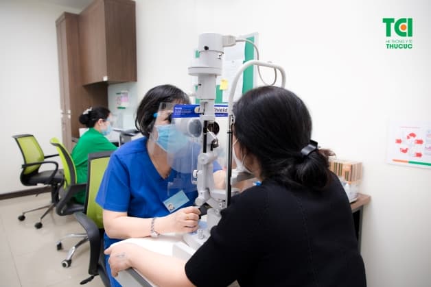 khám mắt cận thị