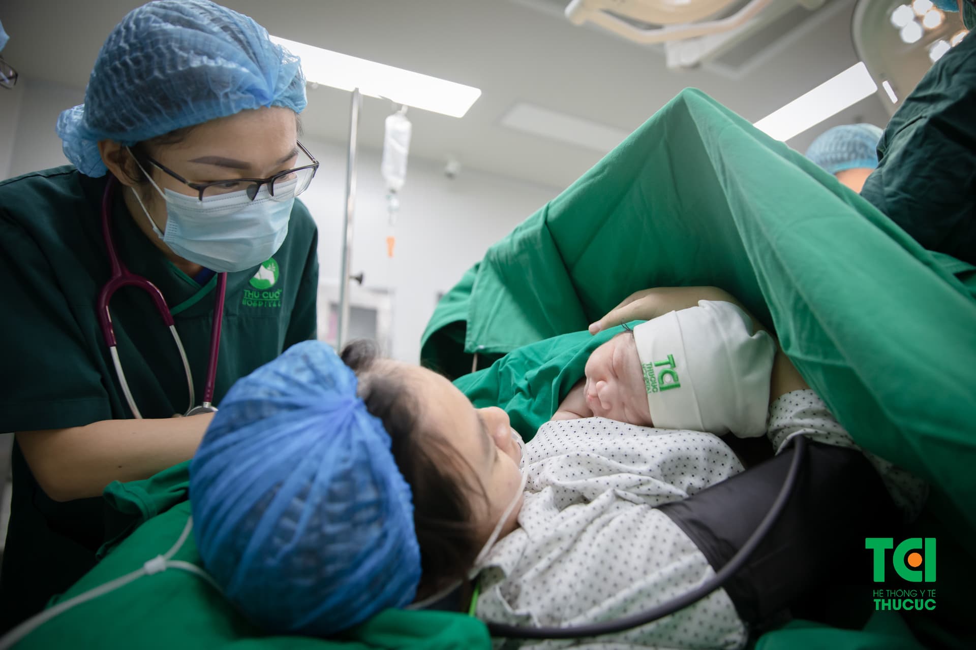 Việc sinh mổ chủ động cần phải được chỉ định bởi các bác sĩ chuyên sản phụ khoa