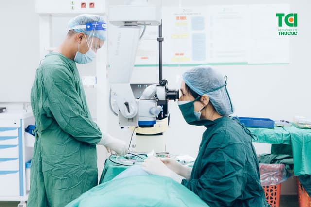 Khi nào cần phẫu thuật chỉnh mắt lác?