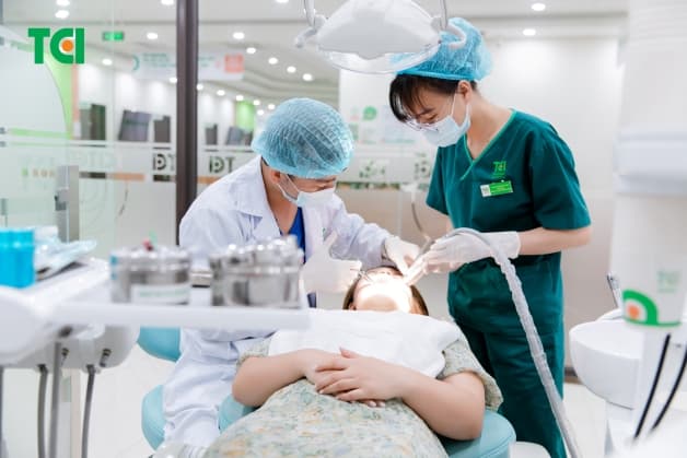 thịt mọc trong răng sâu