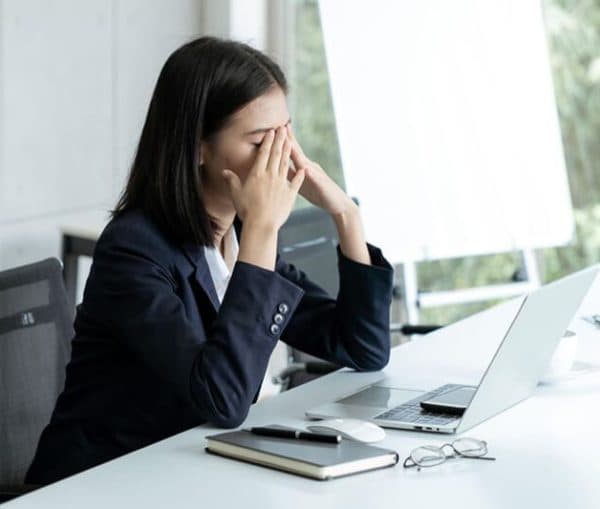 Bệnh đau đầu mãn tính dạng đau đầu căng thẳng 