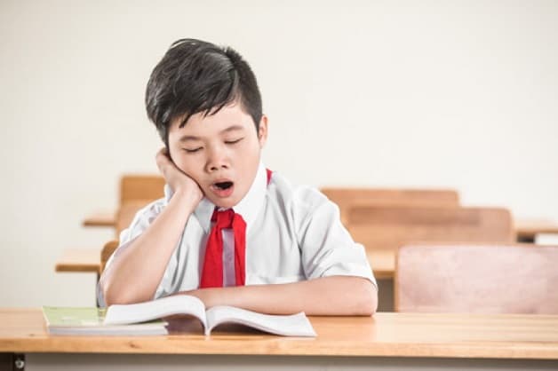 Thiếu ngủ, rối loạn giấc ngủ cũng là một trong số những nguyên nhân dẫn đến suy giảm trí nhớ tuổi dậy thì