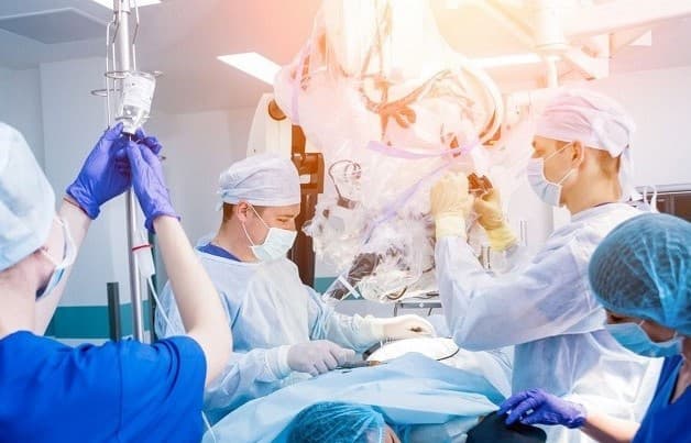 Phẫu thuật - phương pháp điều trị thoái hóa cột sống lưng 