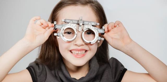 Dấu hiệu nhận biết và điều trị viễn thị ở trẻ em