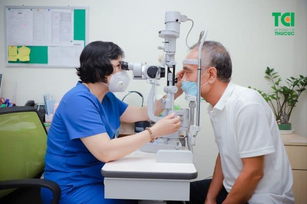 Người bệnh cần tái khám thường xuyên để đánh giá thị lực sau khi phẫu thuật