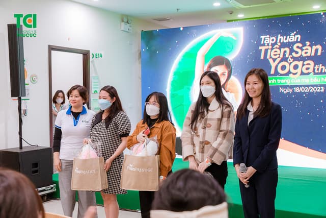 Ảnh tập huấn tiền sản và yoga thai kỳ