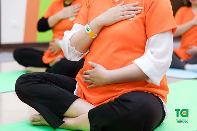 Ảnh tập huấn tiền sản và yoga thai kỳ