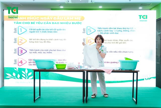 Ảnh tập huấn tiền sản và yoga thai kỳ