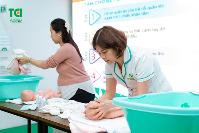 Ảnh tập huấn tiền sản và yoga thai kỳ