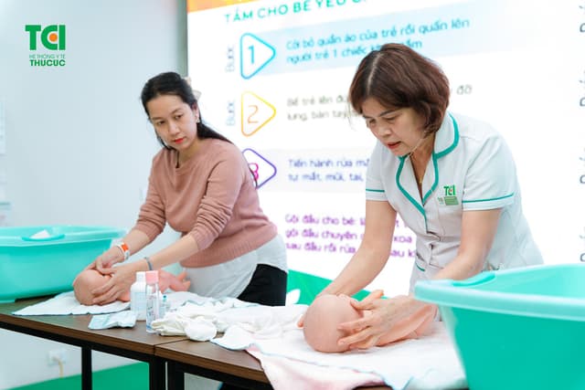 Ảnh tập huấn tiền sản và yoga thai kỳ