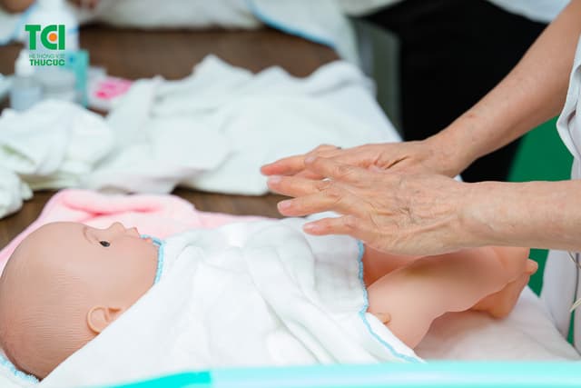 Ảnh tập huấn tiền sản và yoga thai kỳ