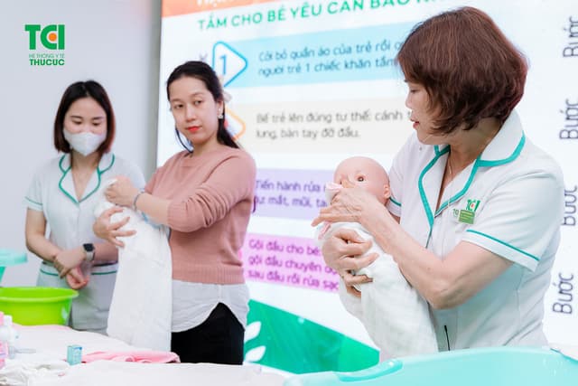 Ảnh tập huấn tiền sản và yoga thai kỳ