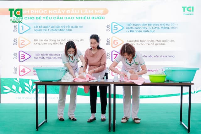 Ảnh tập huấn tiền sản và yoga thai kỳ