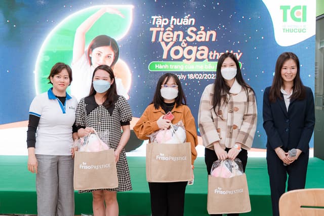 Ảnh tập huấn tiền sản và yoga thai kỳ