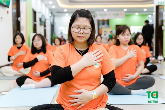 Ảnh tập huấn tiền sản và yoga thai kỳ