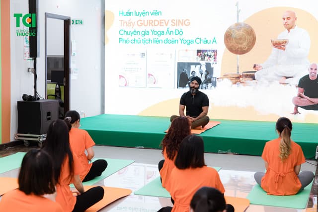 Ảnh tập huấn tiền sản và yoga thai kỳ