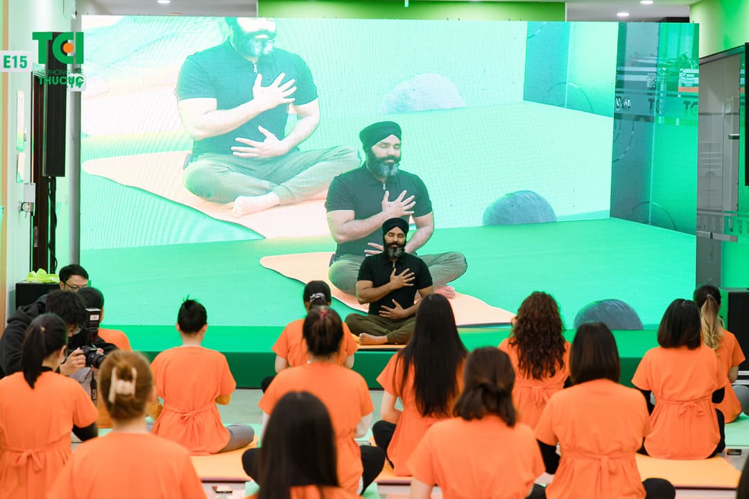 Ảnh tập huấn tiền sản và yoga thai kỳ