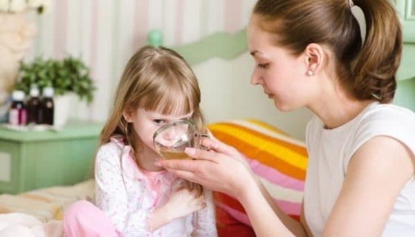 Bác sĩ có thể chỉ định sử dụng Oresol để bù nước và điện giải cho trẻ. 