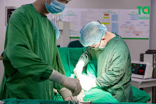 Tại sao đẻ mổ cần đặt ống thông tiểu khi mổ đẻ? Chú ý những gì?