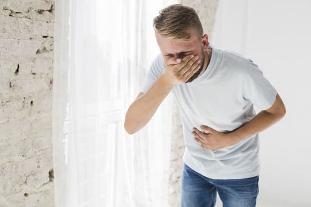 Dấu hiệu bị viêm dạ dày là ợ hơi, buồn nôn