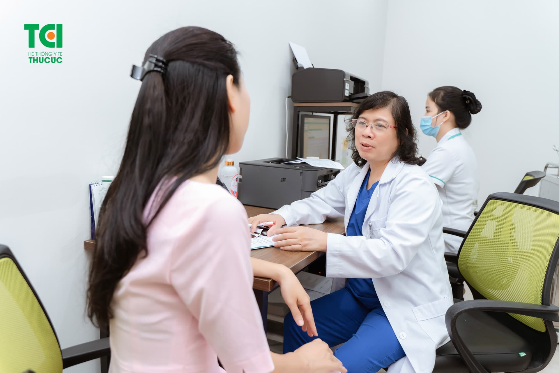 Bạn nên đến cơ sở y tế uy tín để được bác sĩ chuyên khoa khám bệnh và giúp đưa ra phương án điều trị