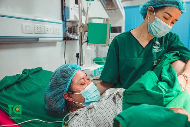 Đẻ mổ có bị sa tử cung không? Phụ nữ đẻ thường có nguy cơ sa tử cung cao hơn đẻ mổ