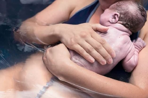 Đẻ thường dưới nước chưa được áp dụng tại Việt Nam