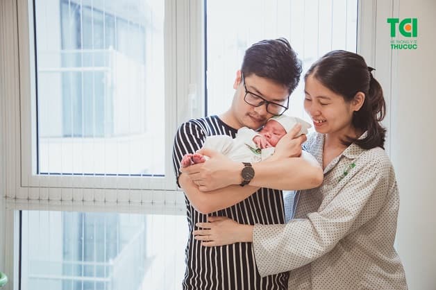 Một tháng sau sinh là đáp án cho câu hỏi 