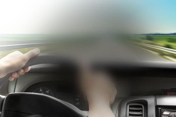 Tầm nhìn trung tâm bị mờ có thể là dấu hiệu cảnh báo bạn đang mắc phù hoàng điểm