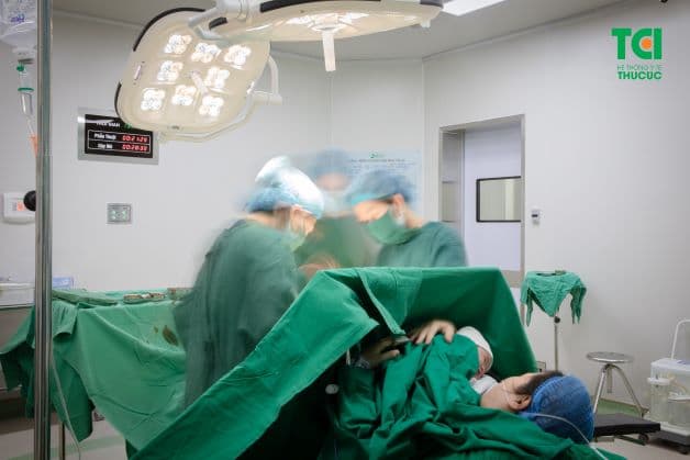 Theo ý kiến của các chuyên gia, mổ đẻ lần 2 ở những chị em đã sinh mổ lần đầu sẽ giảm thiểu tỷ lệ tử vong và mất máu nghiêm trọng so với biện pháp sinh thường