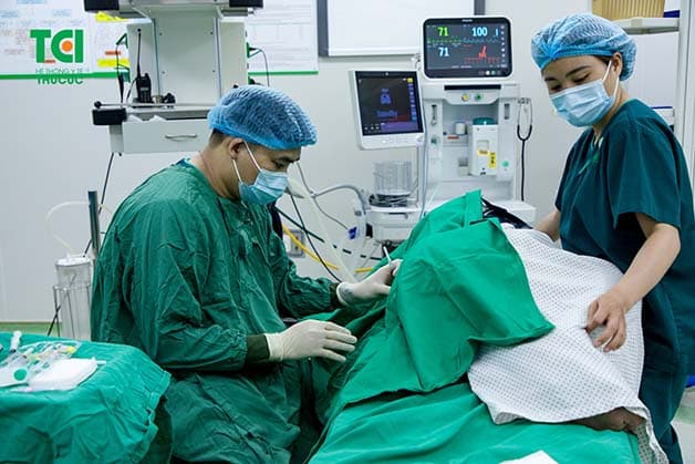 Mẹ đẻ mổ không phải chịu đựng những cơn đau chuyển dạ, trong quá trình sinh như đẻ thường