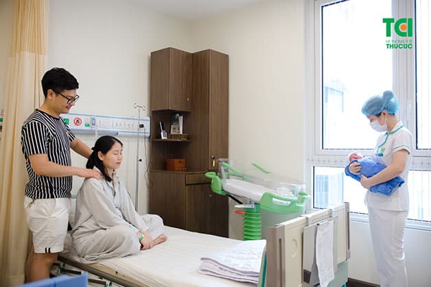 Sau hành trình sinh nở gian nan, mẹ bầu cần có thời gian ở cữ sau khi sinh mổ nghỉ ngơi, phục hồi sức lực và thư giãn