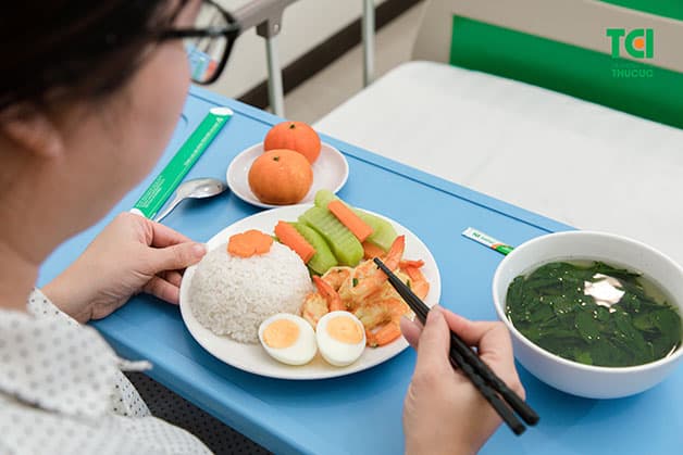 Các mẹ cần chú ý đến vấn đề dinh dưỡng, chế độ ăn phù hợp sau đẻ mổ
