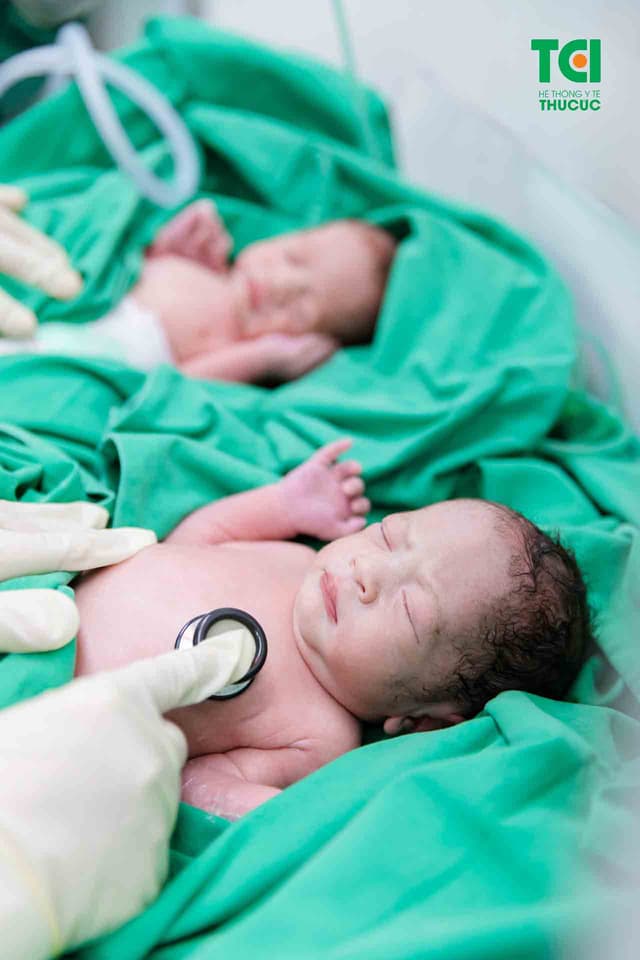 Ca sinh đặc biệt, đón song thai nhờ đặt vòng nâng cổ tử cung