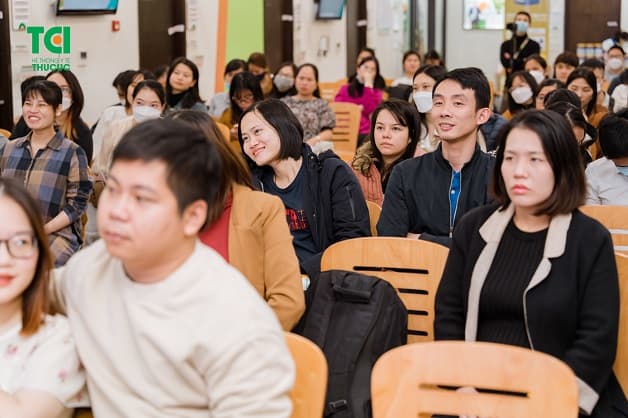 Lớp tập huấn tiền sản được rất nhiều ba mẹ quan tâm và tham gia