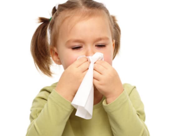 Trẻ không bệnh có thể bị thủy đậu do hít phải dịch tiết đường hô hấp trẻ bệnh