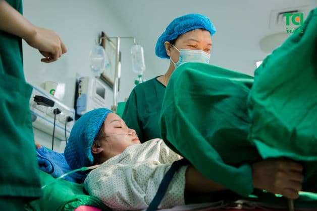 Mẹ bầu chưa được tiêm phòng uốn ván có nguy cơ lây nhiễm vi khuẩn uốn ván cho con trong quá trình chuyển dạ