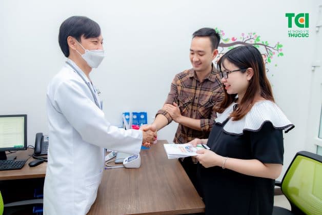 Mẹ nên lựa chọn những cơ sở tiêm chủng uy tín để đảm bảo an toàn và phòng tránh những nguy cơ không đáng có