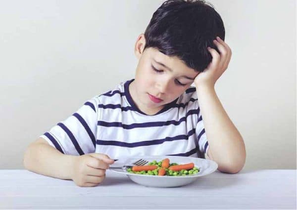 Có nhiều nguyên nhân khiến trẻ biếng ăn không tăng cân