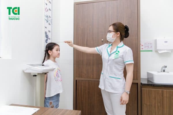 Nếu tình trạng biếng ăn không tăng cân ở trẻ kéo dài, trẻ có thể bị suy dinh dưỡng từ nhẹ đến nặng