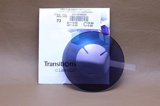 tròng kính Essilor