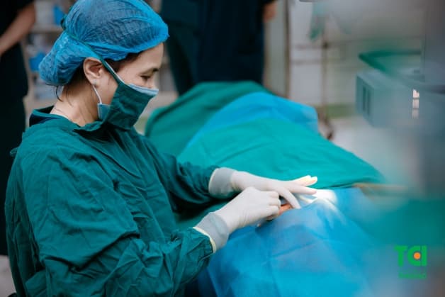 u hạt hốc mắt