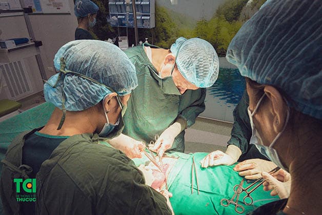 Phẫu thuật là giải pháp hiệu quả để loại bỏ u nang buồng trứng và giải quyết nguy cơ biến chứng có thể gặp phải