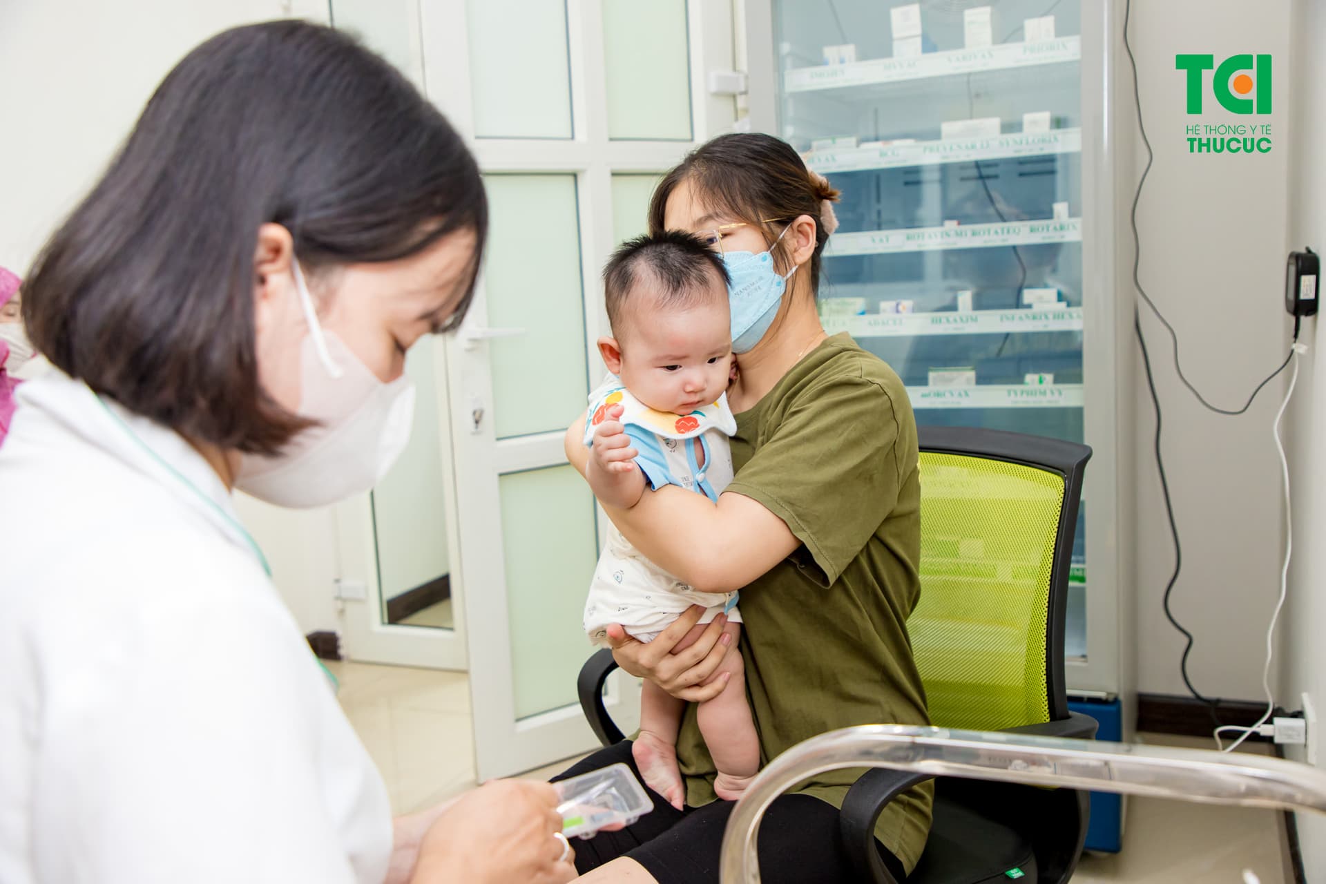 Điều quan trọng nhất khi tiêm  vắc xin cúm cho trẻ dưới 1 tuổi là tiêm đầy đủ và đúng lịch