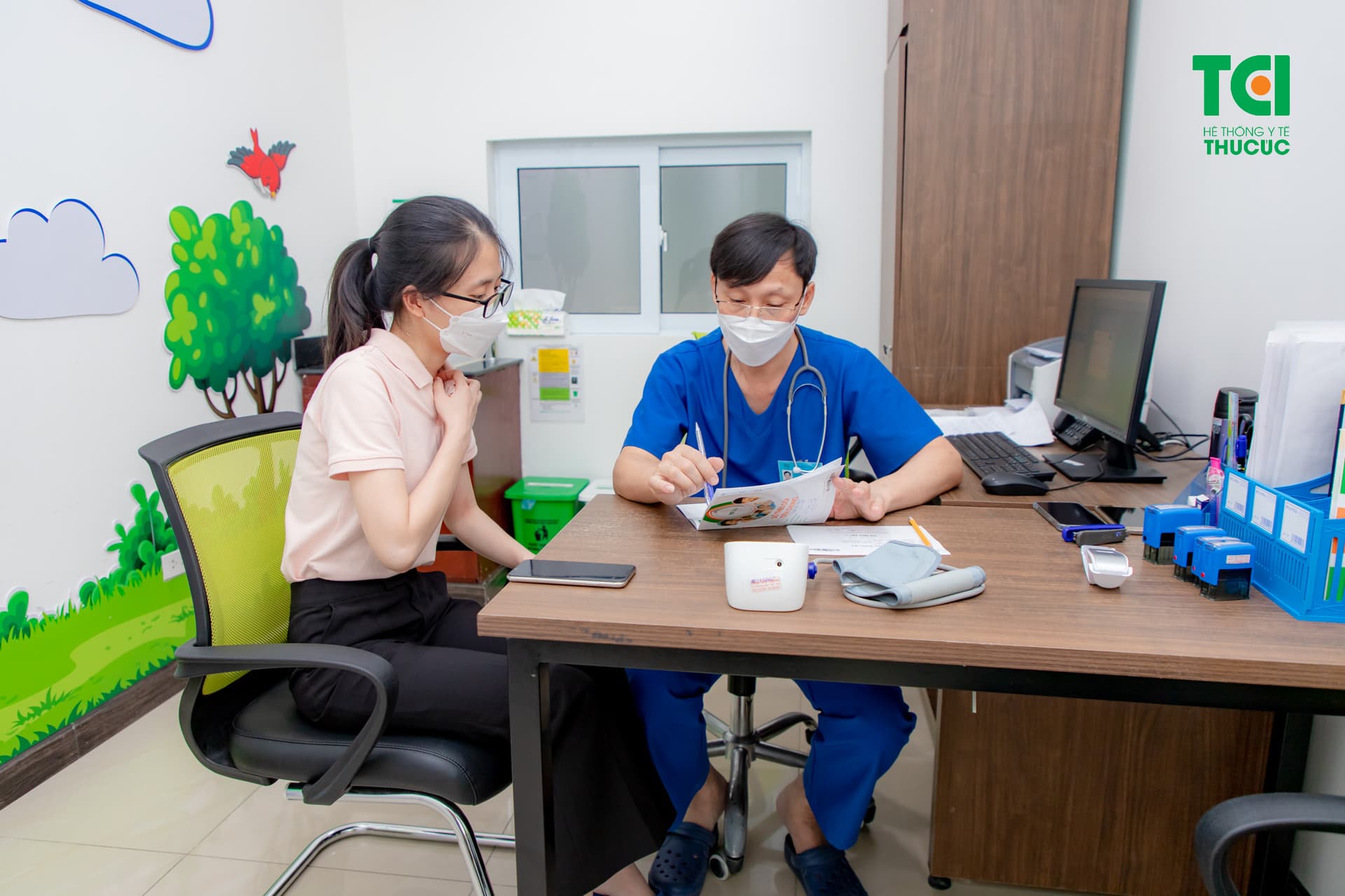 Khi đến tiêm chủng cần chủ động thông báo cho bác sĩ về tình trạng sức khỏe để bác sĩ có cơ sở đưa ra chỉ định tiêm chủng phù hợp