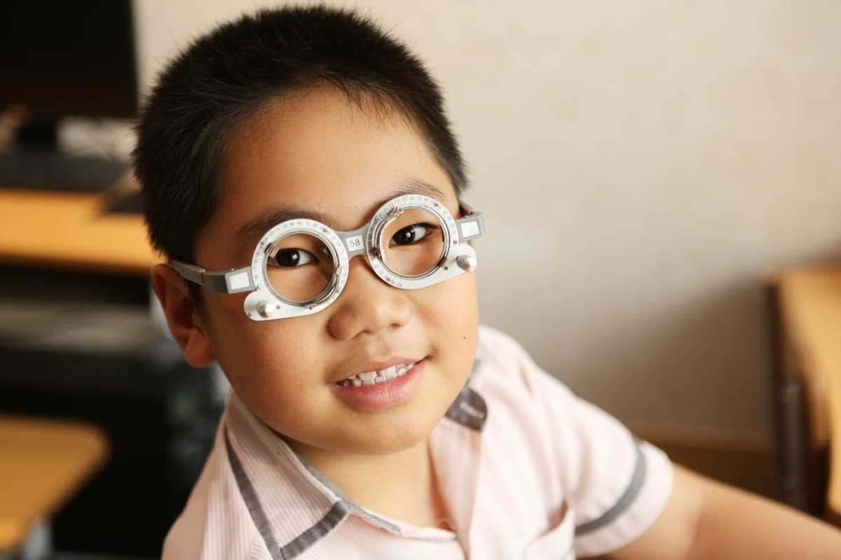 Viễn thị trẻ em và những cảnh báo dành cho cha mẹ!