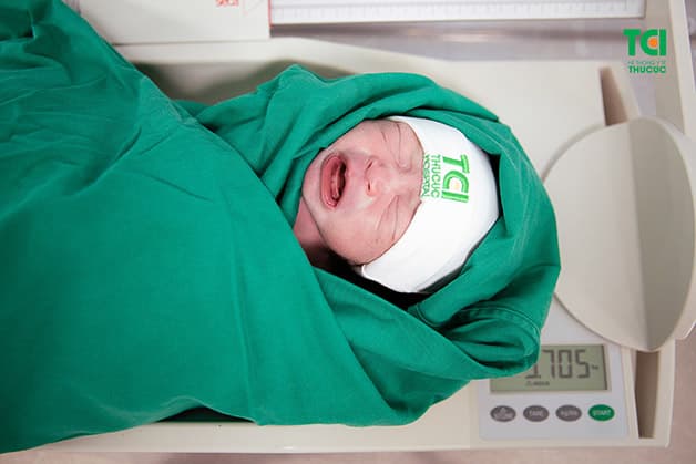 Bé trai chào đời khỏe mạnh, đạt cân nặng ổn định