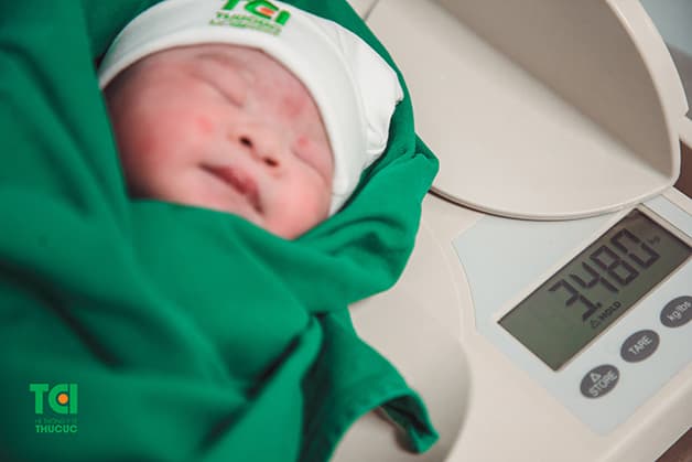 Cân nặng của em bé ổn định, sức khỏe tốt