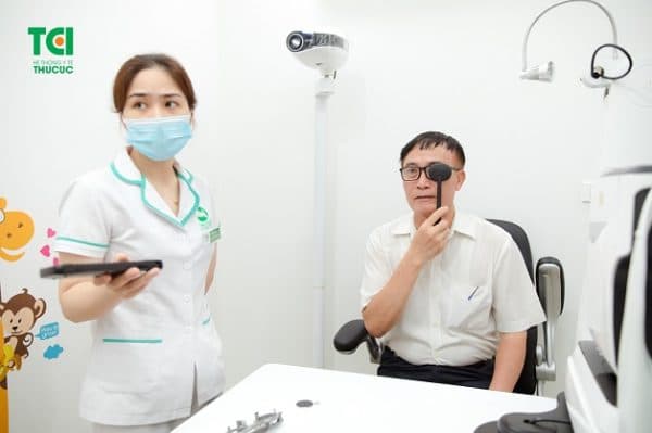 Khi có dấu hiệu viêm dây thần kinh mắt cần đi khám càng sớm càng tốt 