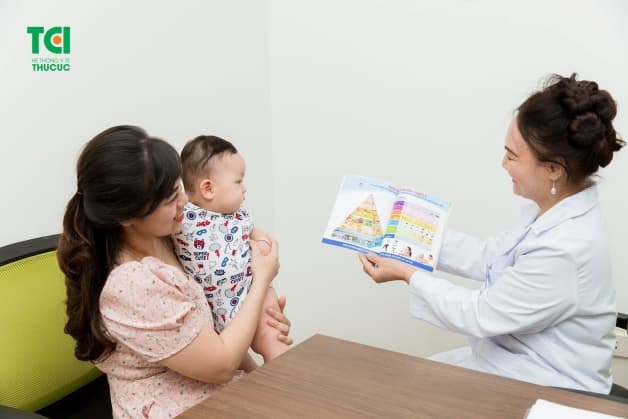 bé bị còi xương